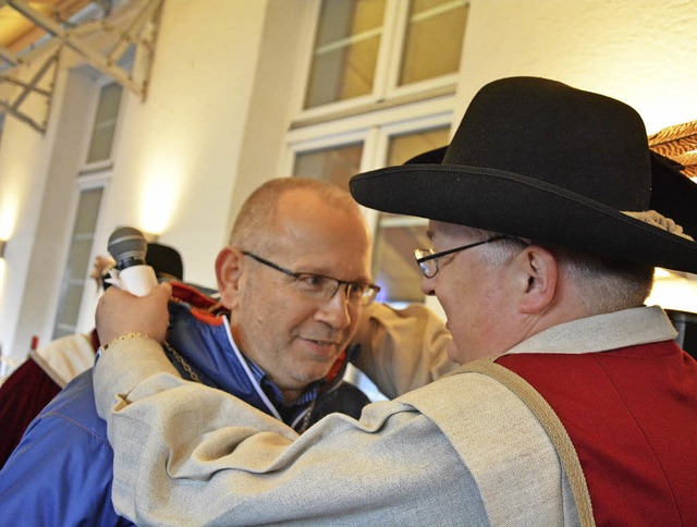 Nettigkeiten: Brauereichef Walter und Obergildemeister Rosskopf  | Foto: Barbara Ruda