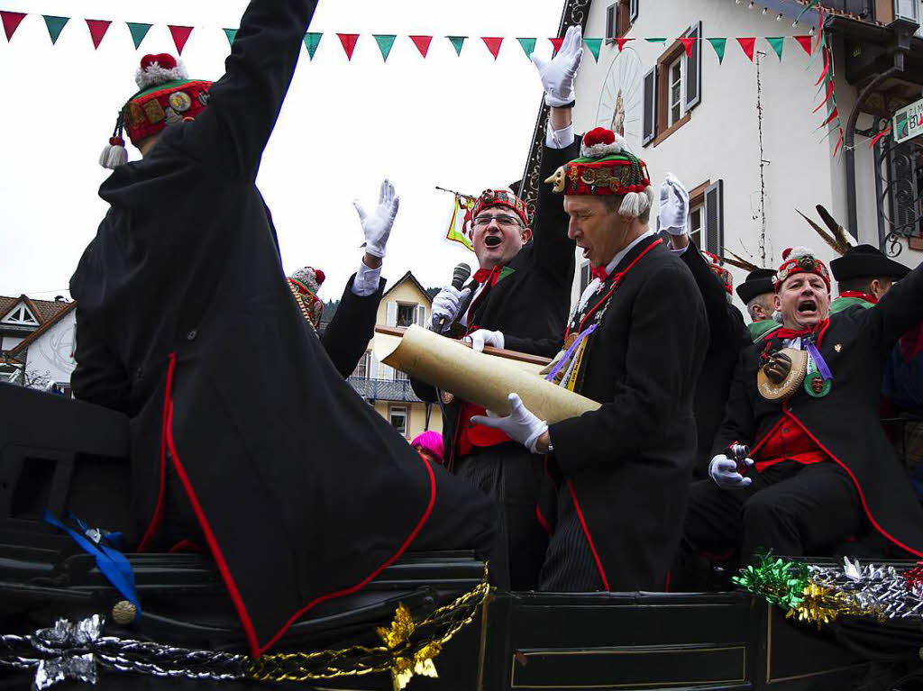 Elzacher Schuttig - <?ZE?>
mit viel Gebrumm und Trallaho wurde am Sonntag um 12 Uhr in Elzach die Fasnet ausgerufen