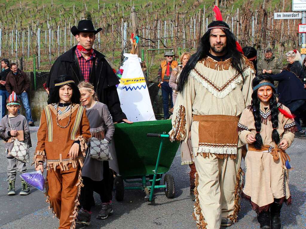 Die Isteiner Gugge fhrte den traditionsreichen Umzug durchs Chlotzedorf wieder einmal an.