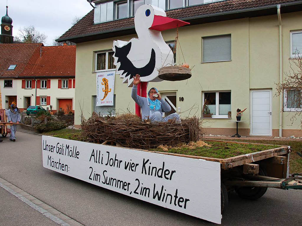 In Grimmelshofen glaubt man offensichtlich noch an das Mrchen vom Storch, der die kleinen Kinder bringt.