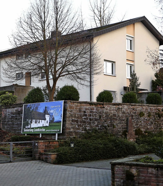 Das ehemalige Pfarrhaus von Oberschopfheim ist seit 2015 belegt.   | Foto: Christoph Breithaupt