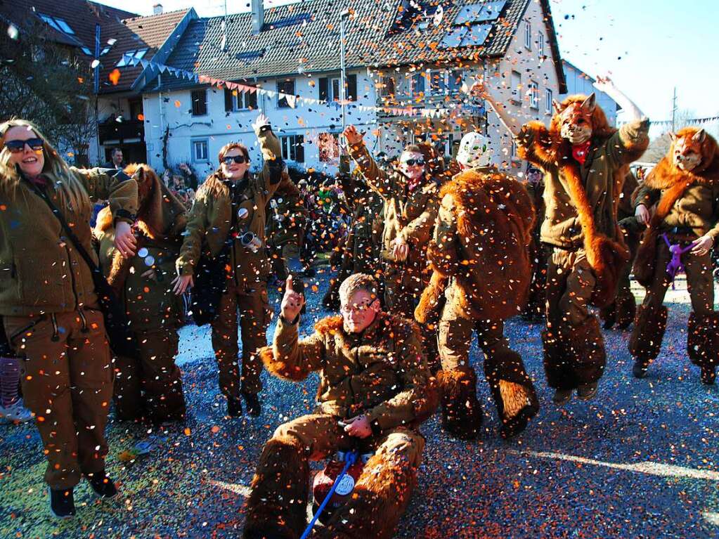 Bei strahlendem Sonnenschein zogen am Montag die Narren durch Rmmingen. Dich an dicht standen die Besucher und freuten sich an dem farbenprchtigen Spektakel.