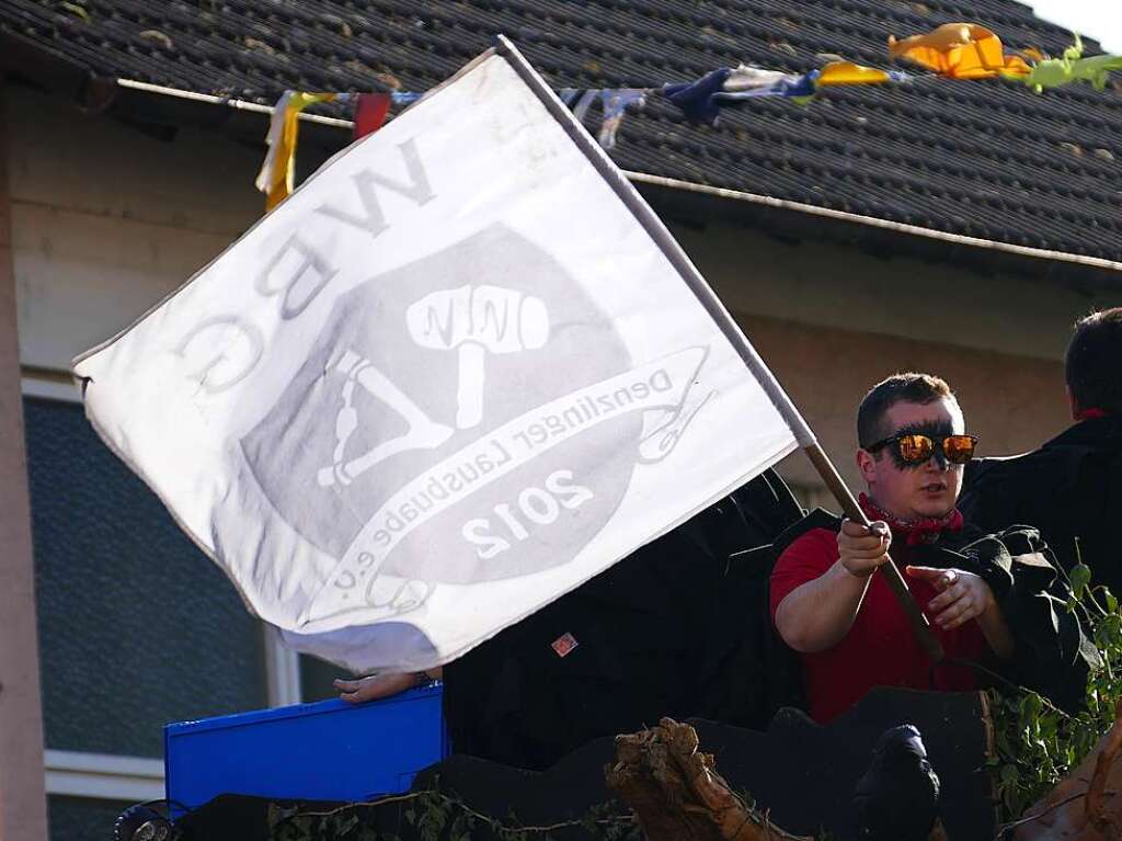 Traumhaftes Wetter beim Rosenmontagumzug in Denzlingen