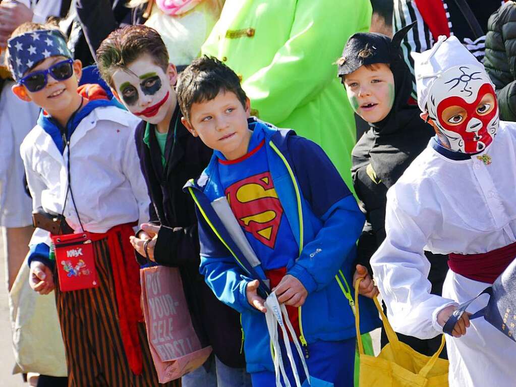 Traumhaftes Wetter beim Rosenmontagumzug in Denzlingen