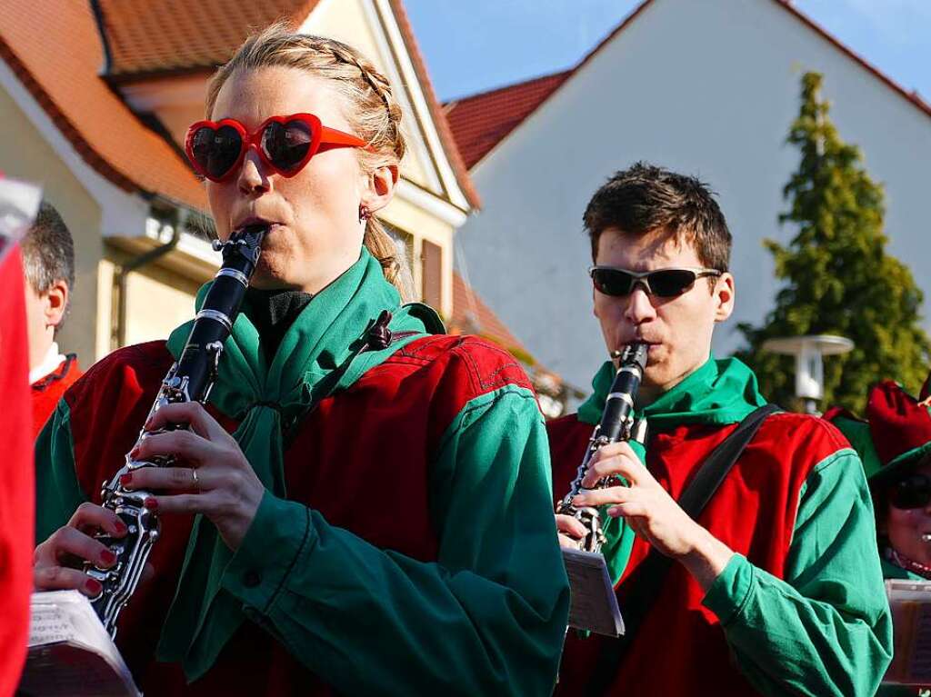 Traumhaftes Wetter beim Rosenmontagumzug in Denzlingen