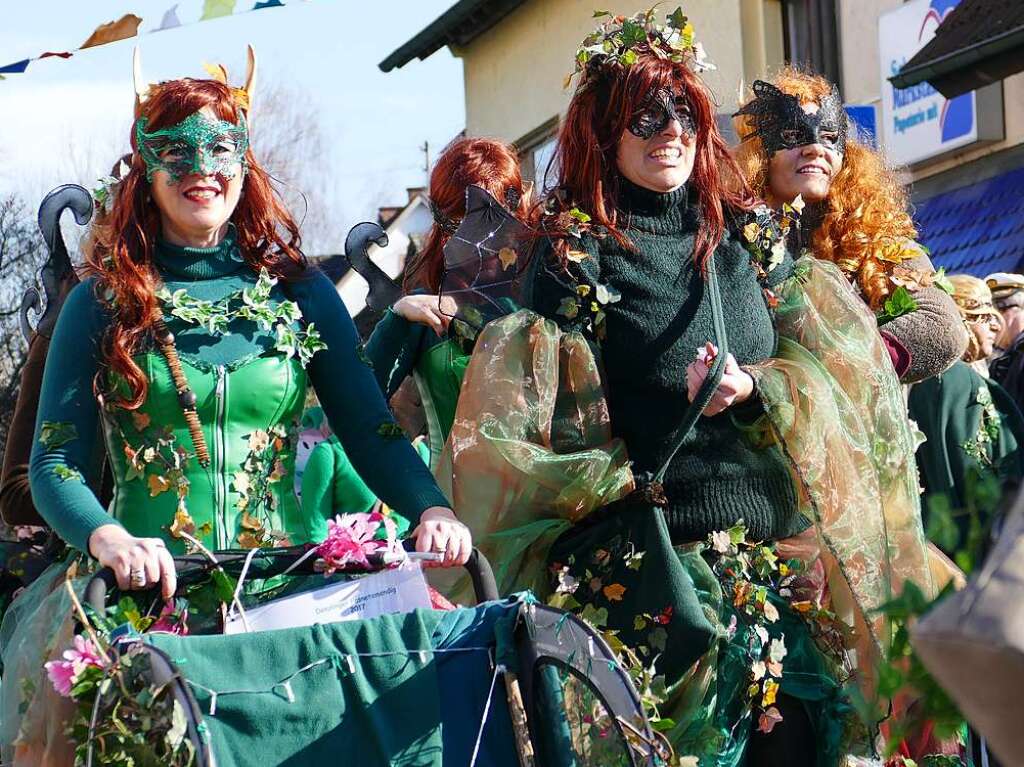 Traumhaftes Wetter beim Rosenmontagumzug in Denzlingen