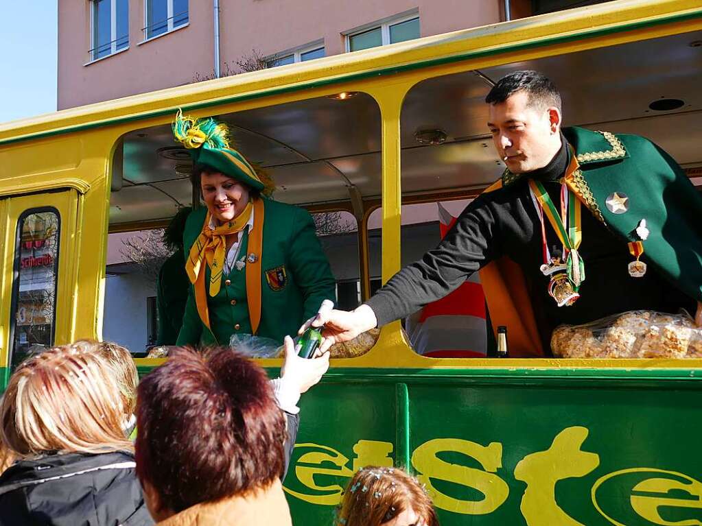 Traumhaftes Wetter beim Rosenmontagumzug in Denzlingen