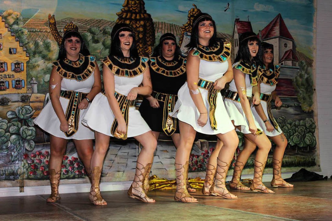 Das gefiele auch dem Pharao: das Damenballett macht auf gyptisch.  | Foto: Mario Schneberg