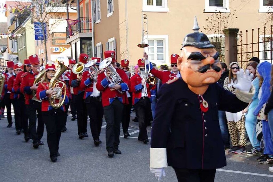 Sonne, Spaß und Schabernack: Impressionen vom Heitersheimer Rosenmontagsumzug (Foto: Martin Pfefferle) Sonne, Spaß und Schabernack: Impressionen vom Heitersheimer Rosenmontagsumzug (Foto: Martin Pfefferle)