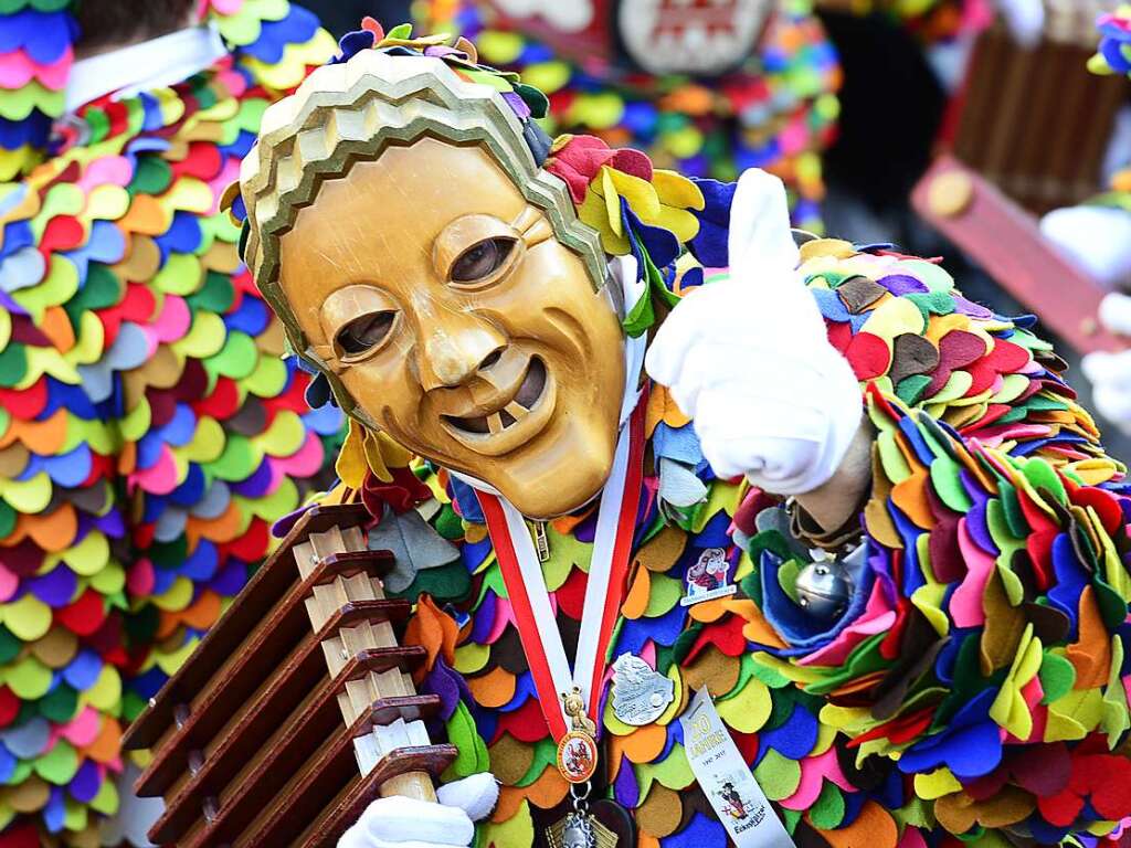 Freiburg war am Rosenmontag traditionell in Narrenhand