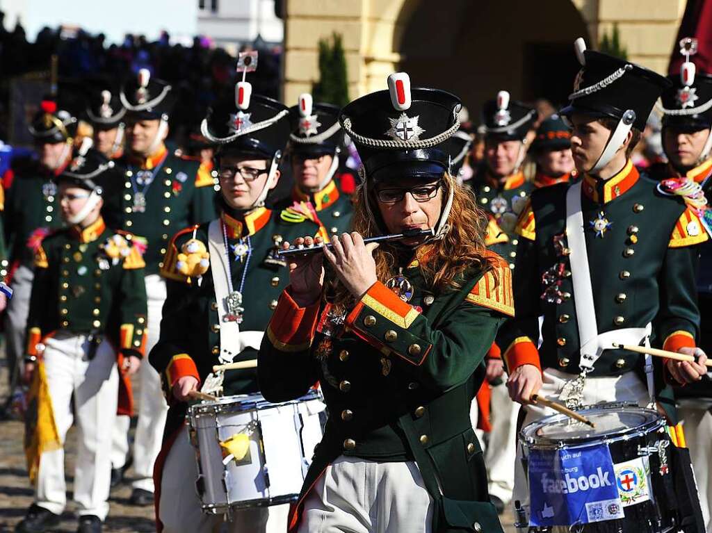 Freiburg war am Rosenmontag traditionell in Narrenhand