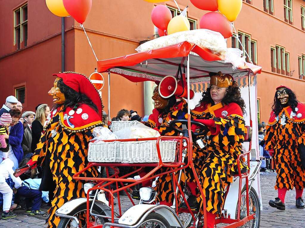 Freiburg war am Rosenmontag traditionell in Narrenhand