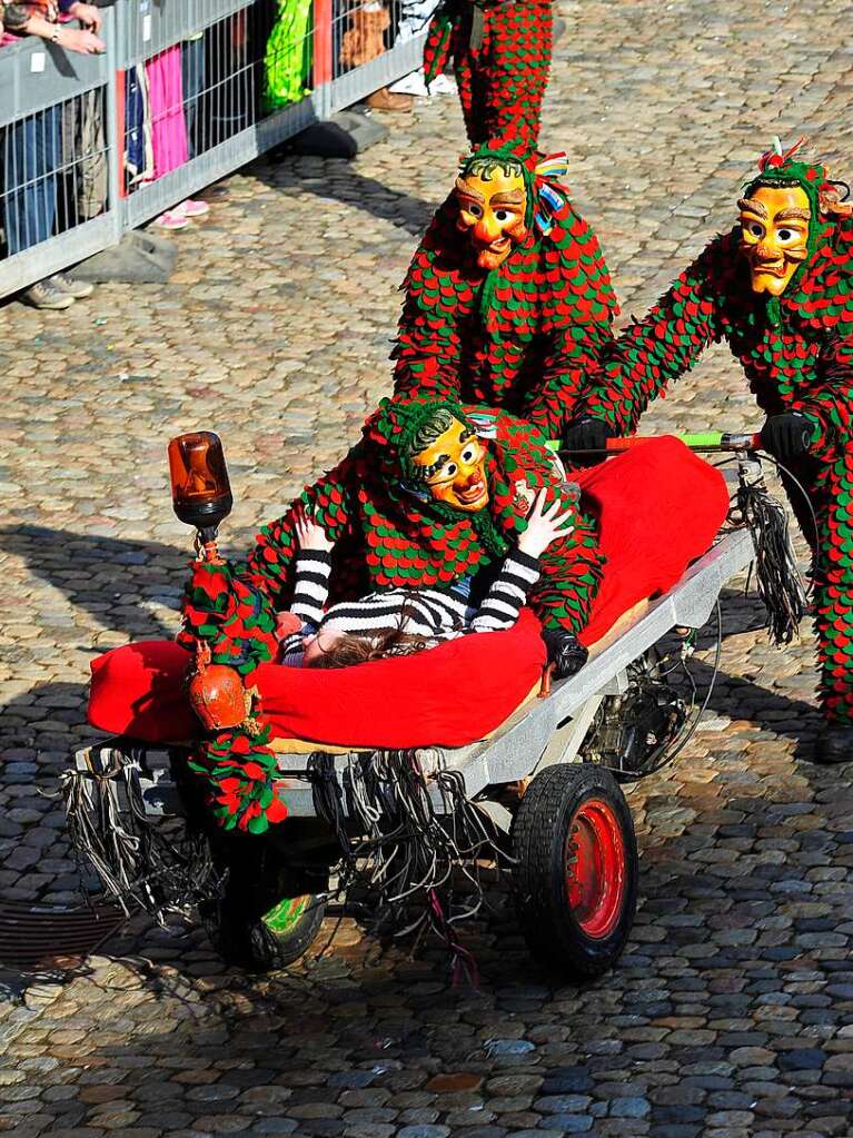 Freiburg war am Rosenmontag traditionell in Narrenhand