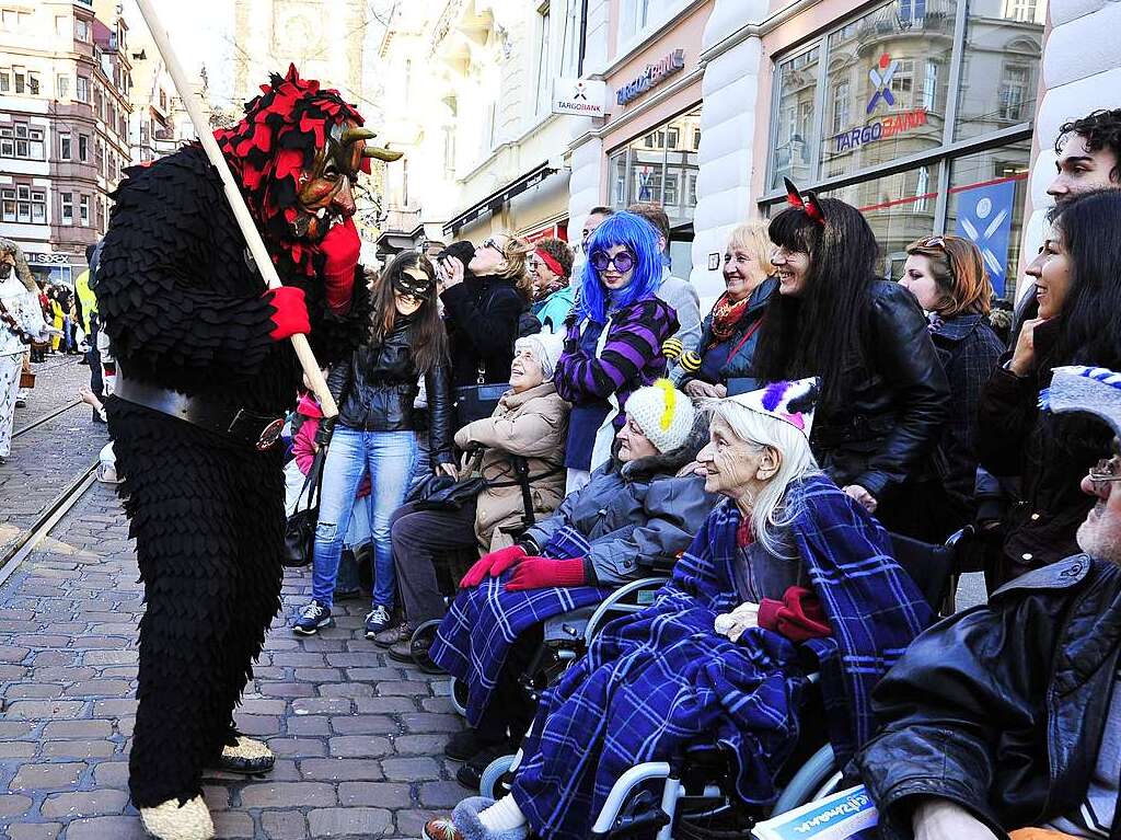 Freiburg war am Rosenmontag traditionell in Narrenhand