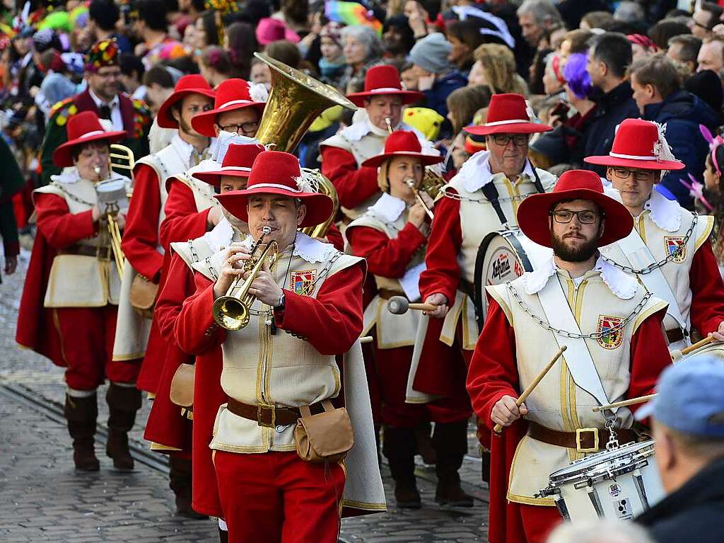 Freiburg war am Rosenmontag traditionell in Narrenhand