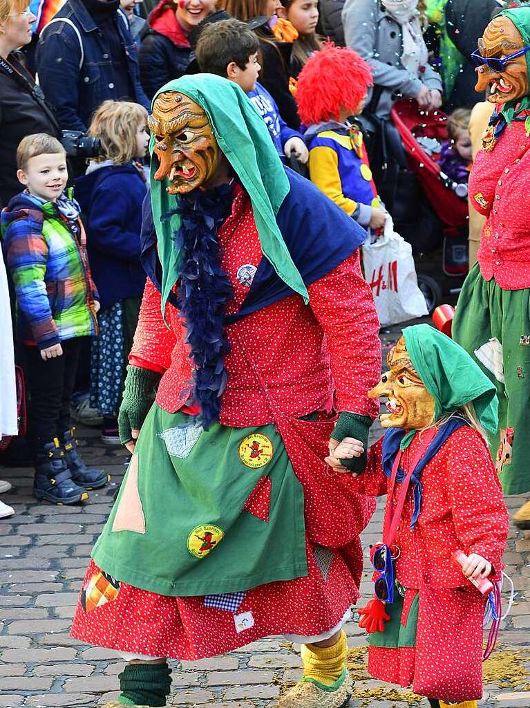 Freiburg war am Rosenmontag traditionell in Narrenhand