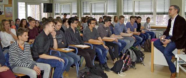 Holger Schmidt bei seinem Besuch in der Frstabt-Gerbert-Schule in St. Blasien.  | Foto: Claudia Renk