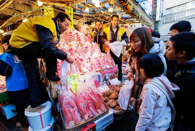 Die Japaner sollen mehr shoppen, meint die Regierung.  | Foto: DPA