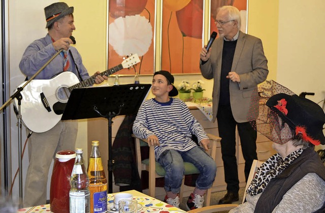 Timo Haag und Sohn Felix (von links) u...en und ihre Besucher am Fasentfreitag.  | Foto: Ludwig-Frank-Haus