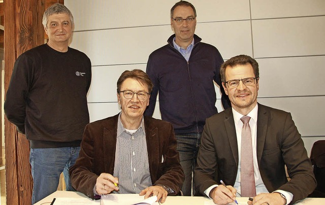 Kooperation unterzeichnet (von links):...lter und Brgermeister Marco Steffens   | Foto: Hubert Rderer