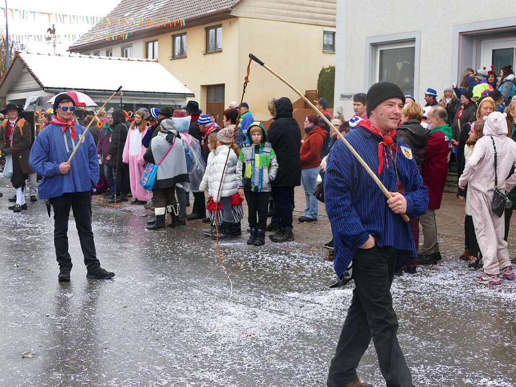 Rund 40 Gruppen und Znfte sorgten in Ewattingen beim Umzug fr ein nrrisch-frhliches Spektakel.