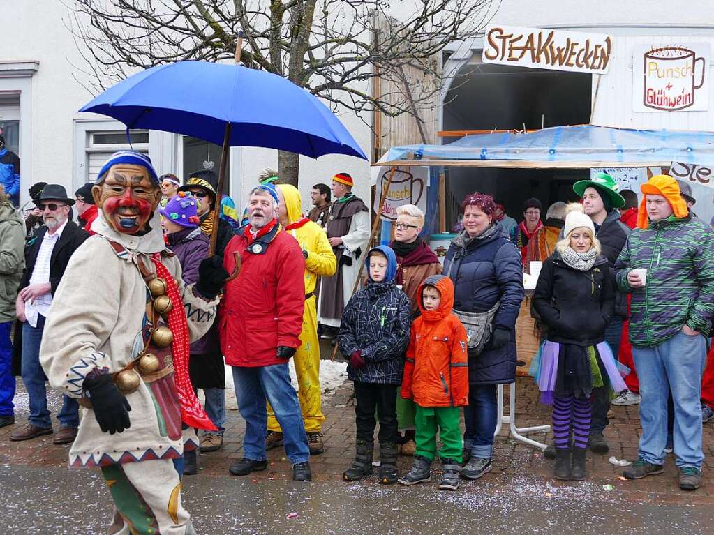 Rund 40 Gruppen und Znfte sorgten in Ewattingen beim Umzug fr ein nrrisch-frhliches Spektakel.