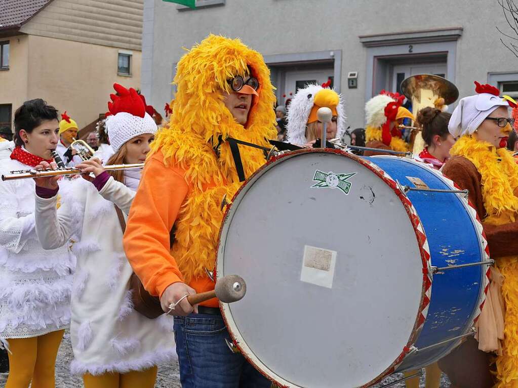 Rund 40 Gruppen und Znfte sorgten in Ewattingen beim Umzug fr ein nrrisch-frhliches Spektakel.