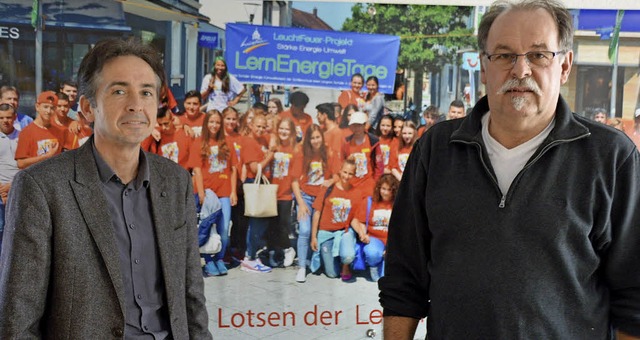 Schulleiter Hans Peter Brugger und Tec...n Leuchtfeuer als innovativem Projekt.  | Foto: Horatio Gollin