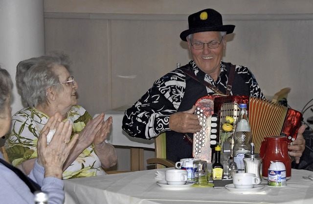 Rudolf Trbe spielt fr die Senioren i...das kommt bei den Senioren bestens an.  | Foto: Leony Stabla