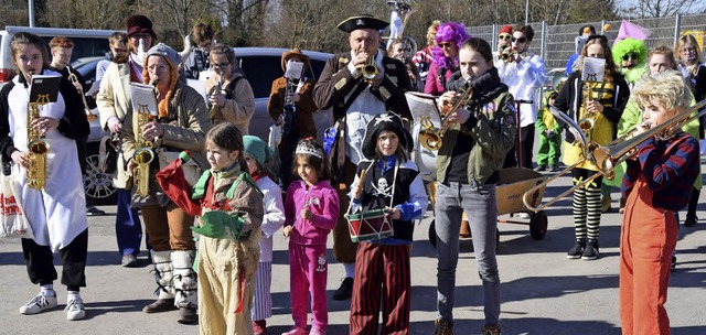 Beim Rosenmontagsschnurren machten die...lingsunterkunft in der Murhau Station.  | Foto: Hans-Jochen Voigt