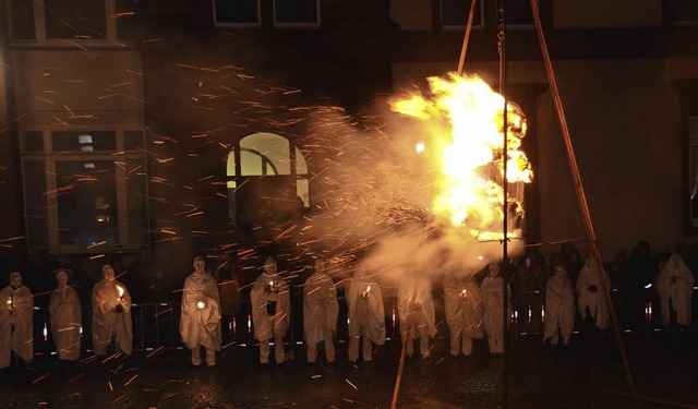 Am Ende stand der Bg in hellen Flammen   | Foto: Konstantin Grlich