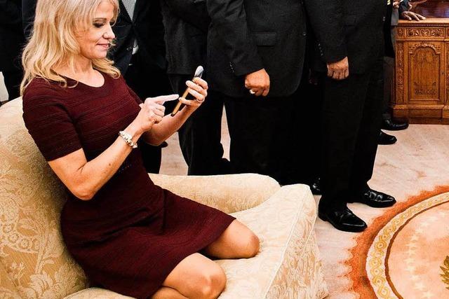 Trump-Beraterin Conway rechtfertigt umstrittenes Sofa-Foto