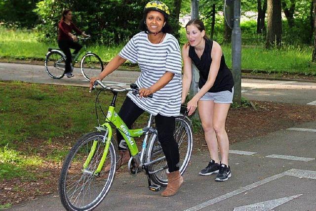 Fahrradkurse für geflüchtete Frauen: Werde Trainerin bei Bike Bridge Freiburg
