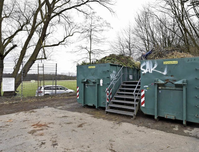 Der Zaun ist zu, jetzt kommt man nur noch mit Schlssel zu den Containern.   | Foto: Thomas Kunz