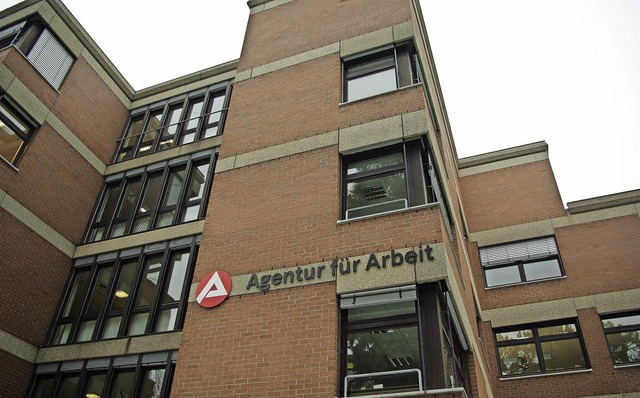 Die Agentur fr Arbeit Offenburg und d...as hhere Arbeitslosenzahl  gemeldet.   | Foto: hr