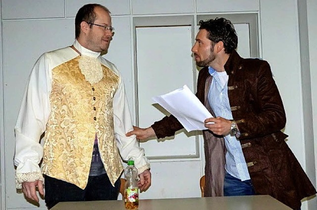 John Newton (Andreas Dickerhof, l.) und der Notar (David Bader)   | Foto: Chor