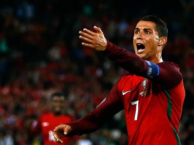 Solche Theatralik  la Ronaldo liebt d...dungen im Besonderen nicht mehr gibt?   | Foto: DPA