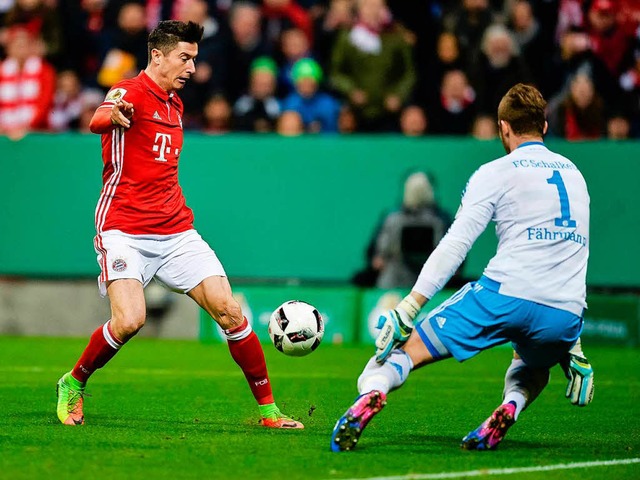 Robert Lewandowski bei seinem ersten Tor.  | Foto: AFP