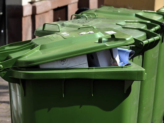 Unbekannte zndeten den Inhalt von rund  40 Papiertonnen an. (Symbolbild)  | Foto: Thomas Kunz