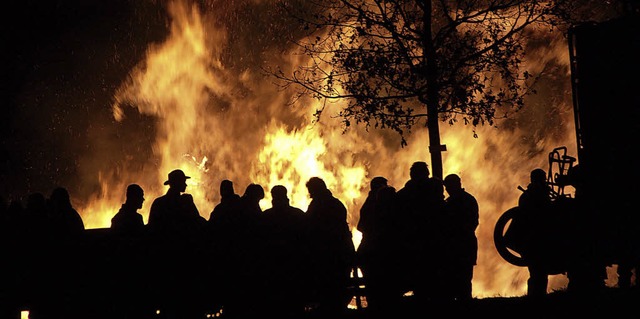 Fasnachtsfeuer haben etwas Magisches. ...schen sind, kann der Frühling kommen. | Foto: Archivbild: Trenz Fasnachtsfeuer haben etwas Magisches. ...schen sind, kann der Frühling kommen. | Foto: Archivbild: Trenz
