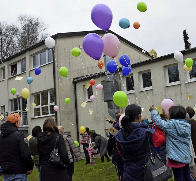 Bunte Ballons transportierten die Gre der Krippenkinder in den Himmel.  | Foto: Danielle Hirschberger