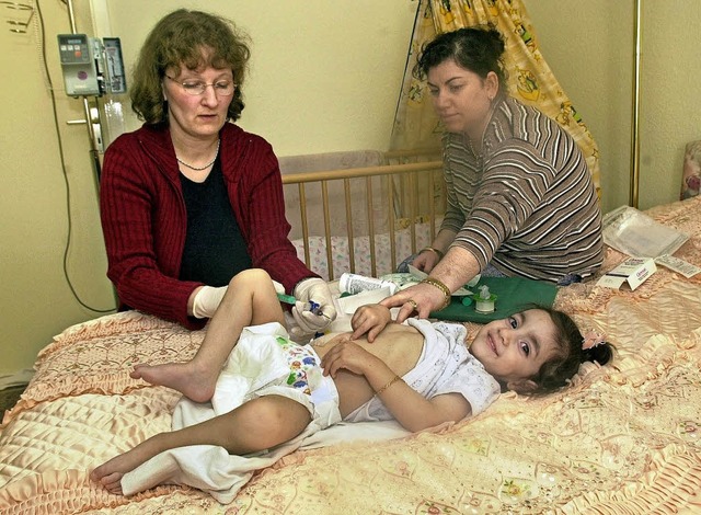 Kinderkrankenpflege braucht spezifische Kenntnisse.   | Foto: Ulrich Perry/dpa