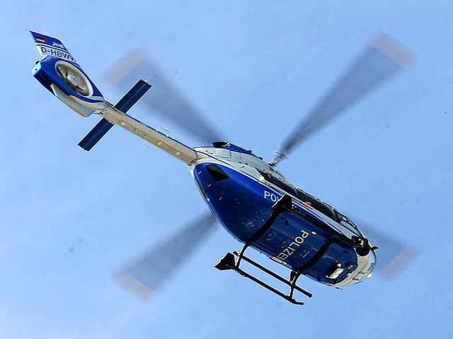 Auch ein Hubschrauber war im Einsatz.  | Foto: Ingo Schneider