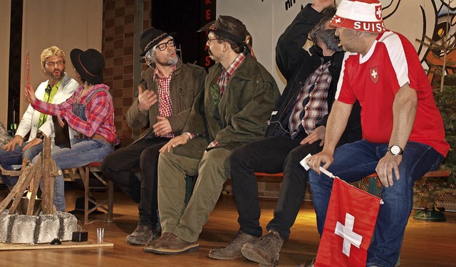 Die  &#8222;Muggedtscher Waggis&quot;...ehen rund um die  Holzversteigerung.    | Foto: Paul Schleer