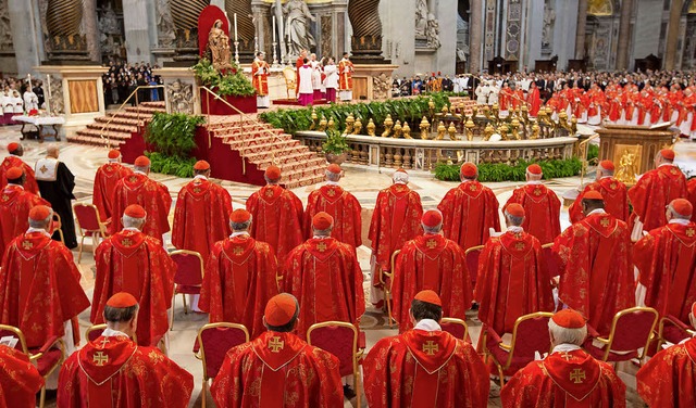 Papstwahl 2013 im Vatikan: Kardinle bei der Wahlmesse im Petersdom  | Foto: dpa