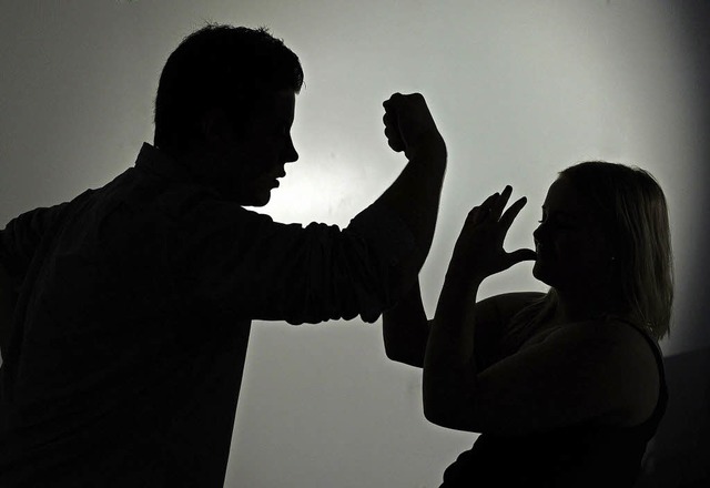 Immer noch leiden Frauen unter häuslicher Gewalt. | Foto: dpa Immer noch leiden Frauen unter häuslicher Gewalt. | Foto: dpa