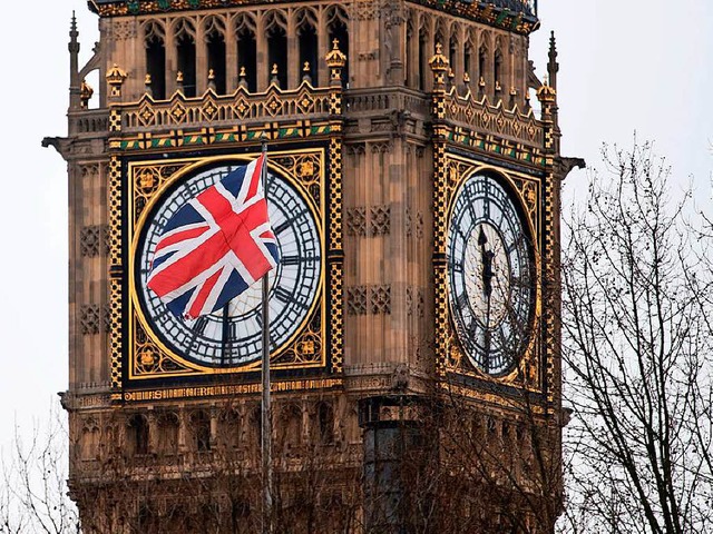 Unerschtterlich steht am Londoner Parlament zurzeit nur Big Ben.   | Foto: afp