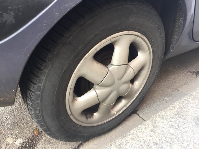 Wer kann Hinweise geben zu dem Täter, ...nes Autos zerstochen hat (Symbolbild)? | Foto: Dorothee Soboll Wer kann Hinweise geben zu dem Täter, ...nes Autos zerstochen hat (Symbolbild)? | Foto: Dorothee Soboll