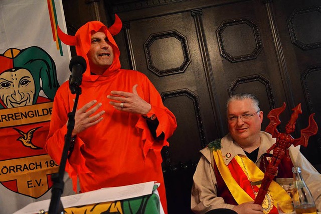 Pfarrer Thorsten Becker als Teufel ver...Rede beim Heringsessen der Narrengilde  | Foto: Barbara Ruda