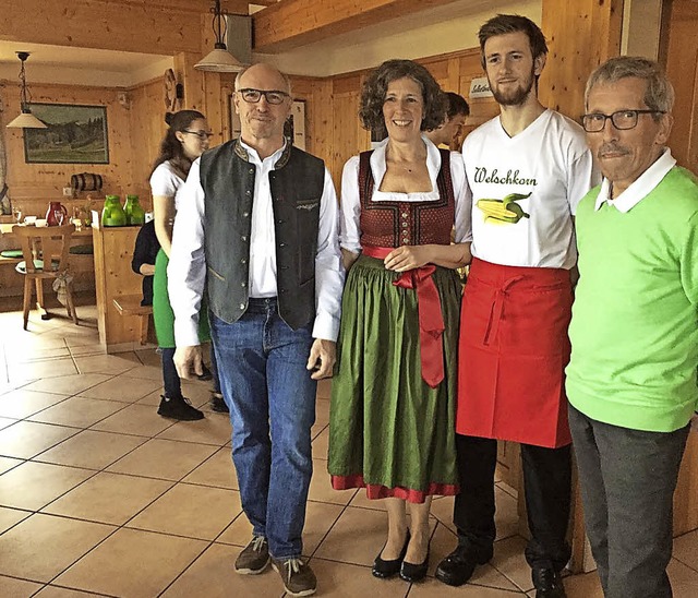 Wanderheim Kreuzmoos unter neuer Leitu...m-Herbolzheim freuen sich (v. links).   | Foto: Verein